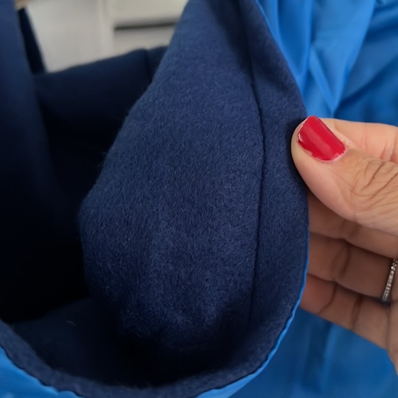 NYC Marathon Finisher poncho 🗽 - Picture 3 of 4